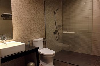 De'Corner Guest House Маланг Экстерьер фото